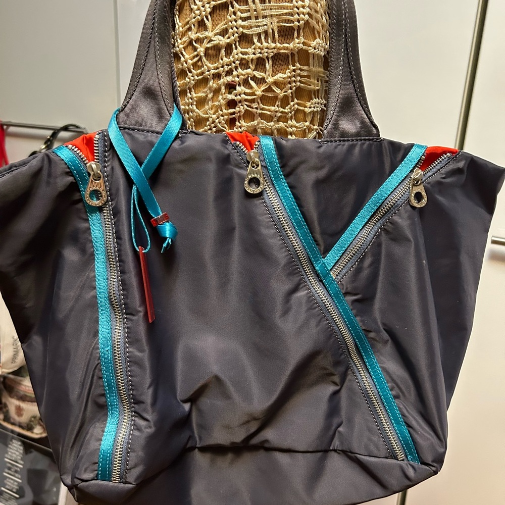 Marc jacobs zipper tote bag nylon lite roomy grey/red/blue double handle EUC